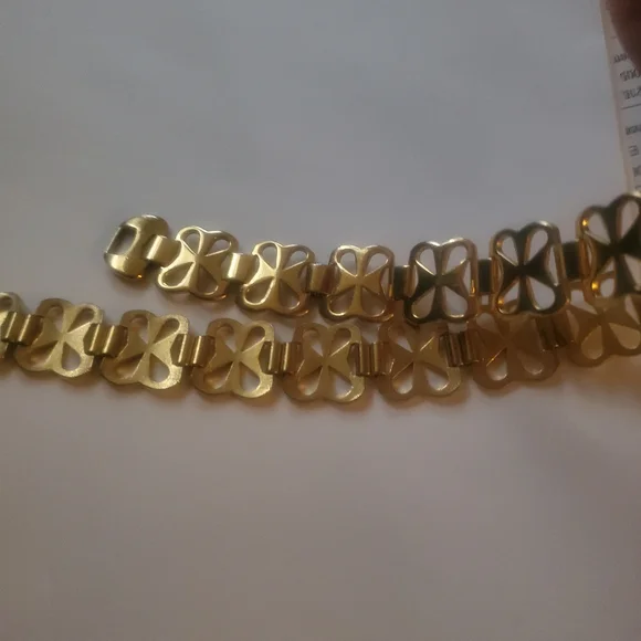 Monet Gold Clover Necklace - Picture 3 of 3